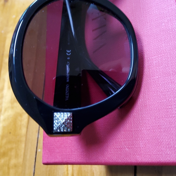 Valentino Sunglasses! NWOT! - Picture 2 of 6